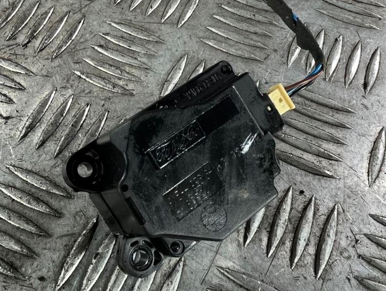 Volvo S40 II 2004-2012 sedan 2.0 D diesel MT 100 kW 2008  Motorček kúrenia 4N5H19E616AD