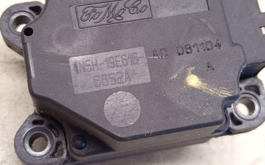 Volvo S40 II 2004-2012 sedan 2.0 D diesel MT 100 kW 2008  Motorček kúrenia 4N5H19E616AD