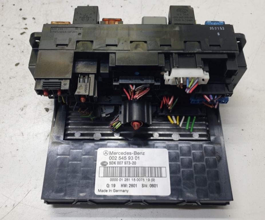 Mercedes C W203 2000-2007 sedan 1.8 petrol 105 kW 2005  Poistková skrinka 0025459301