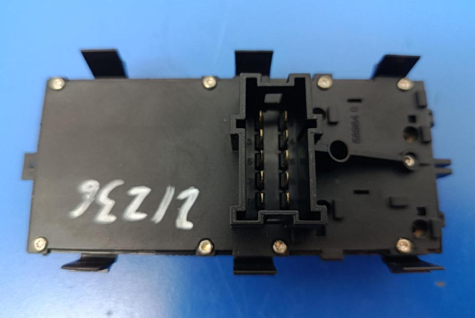 Mercedes A W168 1997-2004 hatchback Prepínač ovládania okna predný ľavý 1688206510