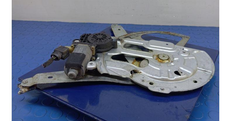 Volvo S60 I 2000-2010 sedan 2.4 20v petrol MT 103 kW 2000  Mechanizmus sťahovania okna predný pravý 8626963RH 101354-XXX