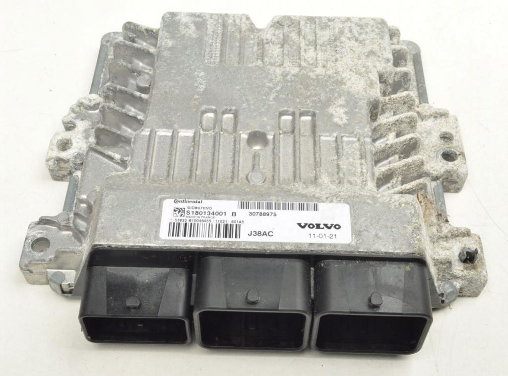 Volvo V50 combi 2.0 D diesel MT 100 kW 2010  Riadiaca jednotka motora 30788975