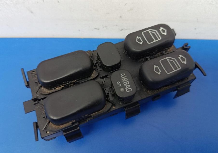 Mercedes A W168 1997-2004 hatchback Prepínač ovládania okna predný ľavý 1688206510