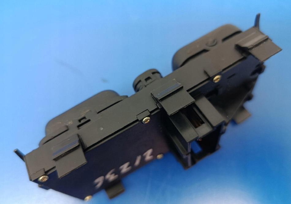 Mercedes A W168 1997-2004 hatchback Prepínač ovládania okna predný ľavý 1688206510