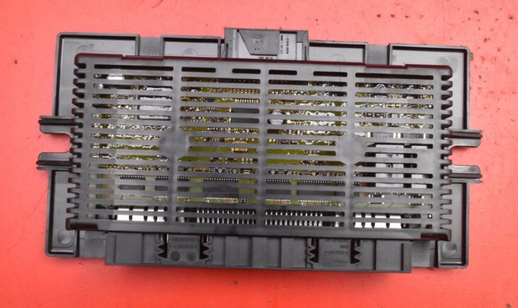 BMW 3 E90 2005-2013 sedan 2.0 diesel MT 120 kW 2006  Modul svetiel 6961134