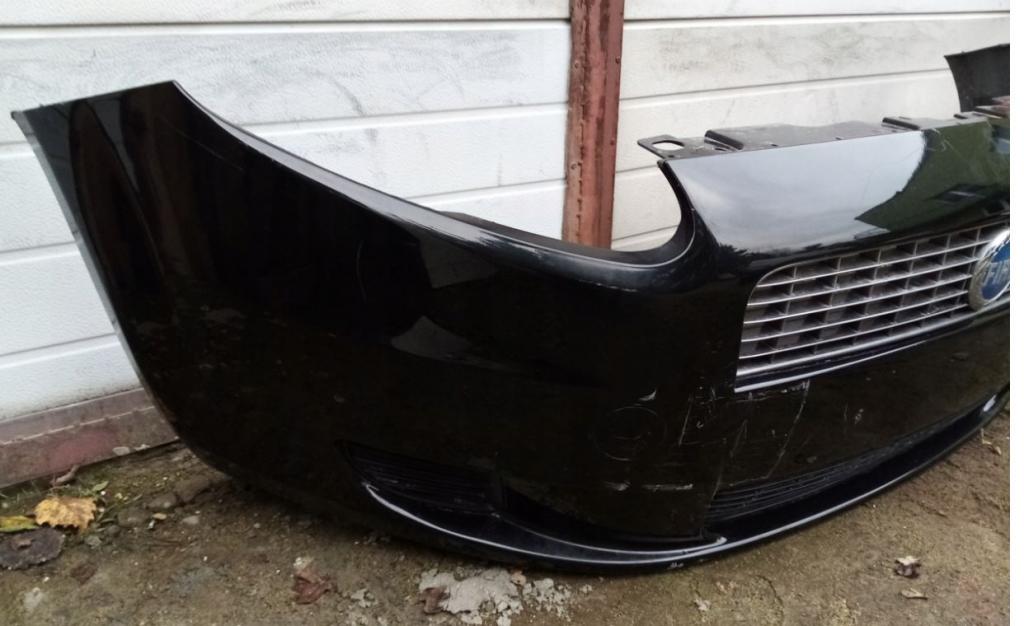 Fiat Punto Grande hatchback 1.4 petrol MT 57 kW 2006  Nárazník predný