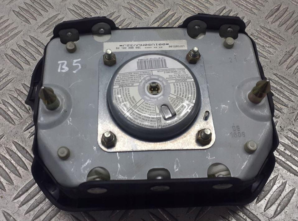 Volkswagen Golf IV 1997-2003 hatchback 1.9 TDI diesel MT 85 kW 2001  Airbag volantu 3B0880201AS