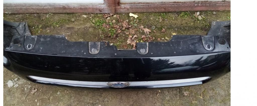 Fiat Punto Grande hatchback 1.4 petrol MT 57 kW 2006  Nárazník predný