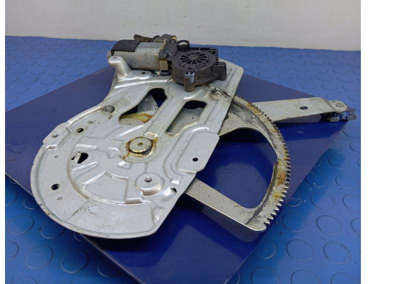 Volvo S60 I 2000-2010 sedan 2.4 20v petrol MT 103 kW 2000  Mechanizmus sťahovania okna predný pravý 8626963RH 101354-XXX