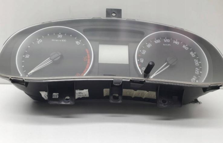 Skoda Roomster hatchback 1.9 TDI diesel BSW MT 77 kW 2007  Prístrojová doska 5J0920810C