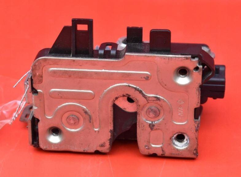 Renault Thalia II 2008-2013 sedan 1.2 16v petrol MT 55 kW 2009  Zámok dverí predný pravý 805024379R