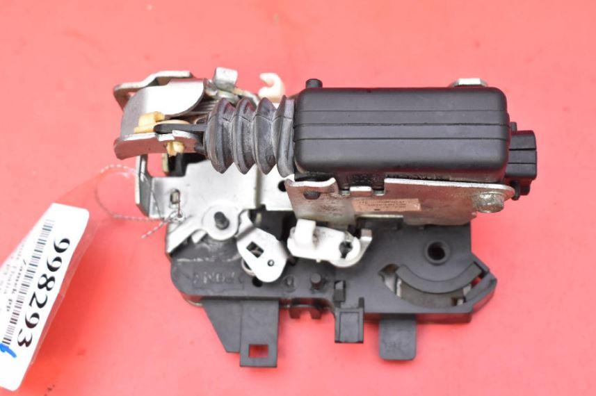 Renault Thalia II 2008-2013 sedan 1.2 16v petrol MT 55 kW 2009  Zámok dverí predný pravý 805024379R