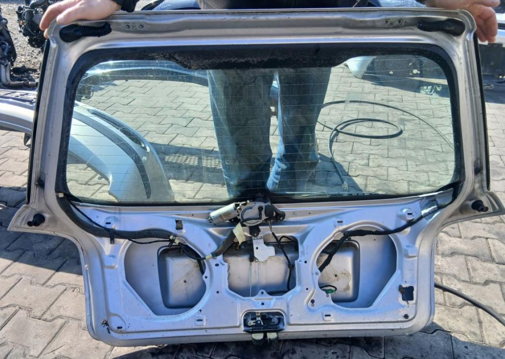 Audi A4 B5 1994-2001 combi 1.6 SR petrol MT 75 kW 2001  Kapota zadná (kufor)