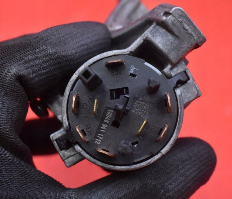 Audi A8 D2 1994-2002 sedan 4.2 V8 petrol AT 220 kW 1995  Spínacia skrinka 4B0905851