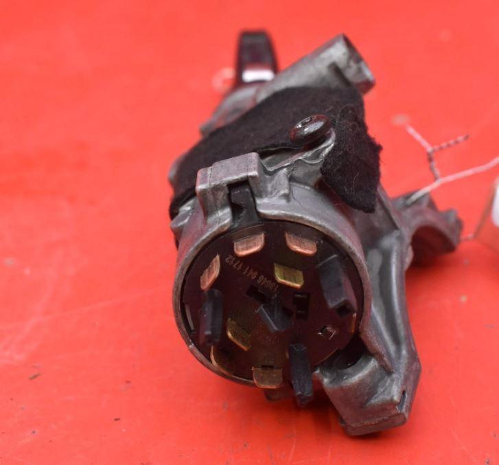 Audi A8 D2 1994-2002 sedan 4.2 V8 petrol AT 220 kW 1995  Spínacia skrinka 4B0905851