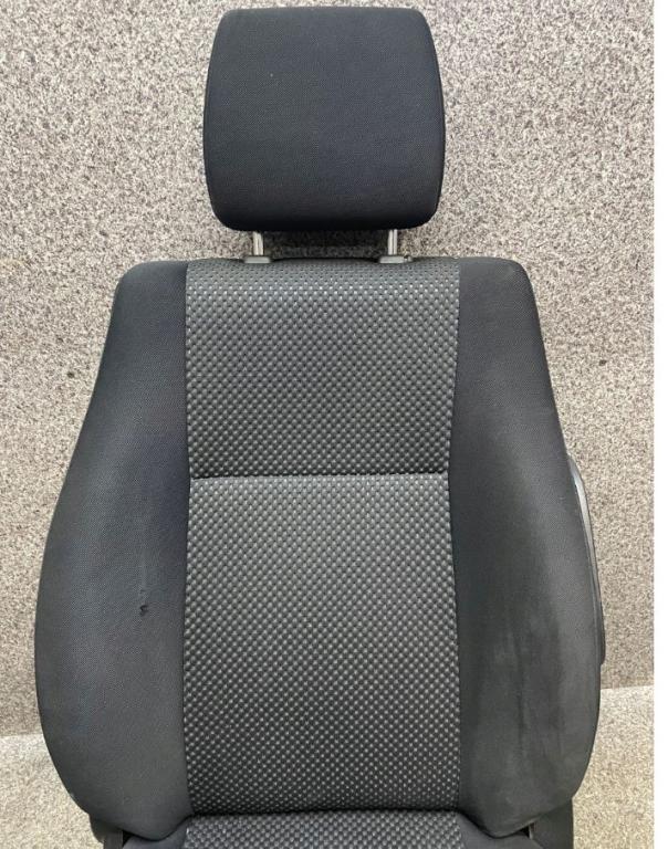 Suzuki Grand Vitara II 2005-2014 hatchback 1.6 16v petrol MT 78 kW 2008  Sedadlo predné ľavé vyhrievane