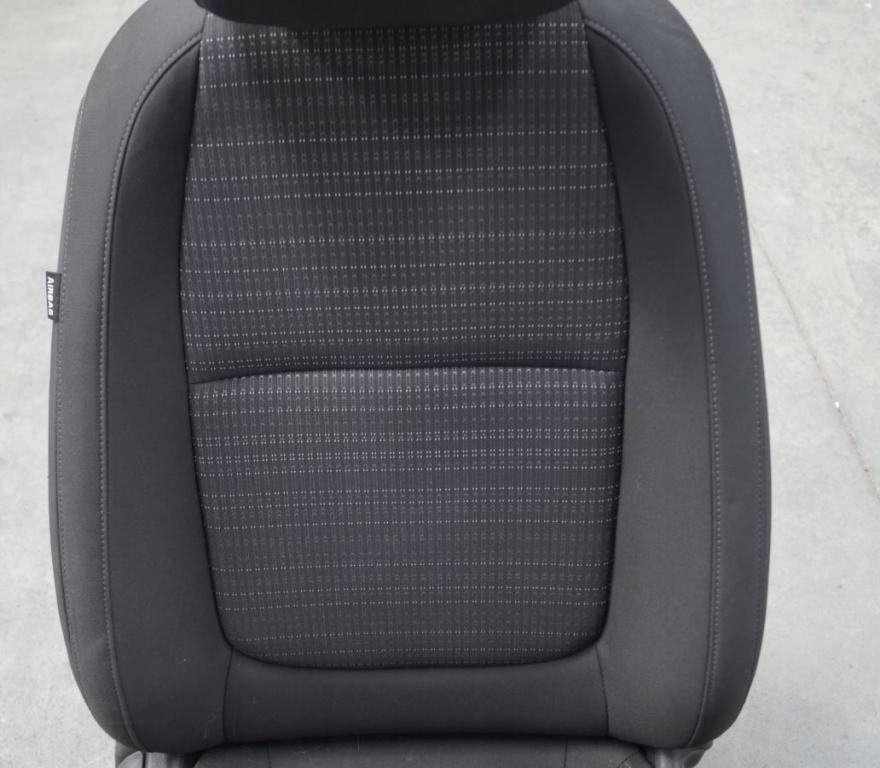 Kia Stonic 2017- hatchback 1.2 16v petrol MT 61.8 kW 2020  Sedadlo predné pravé