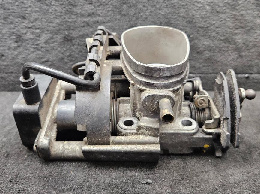 Audi 80 90 100 Škrtiaca klapka 048133154 0280120426