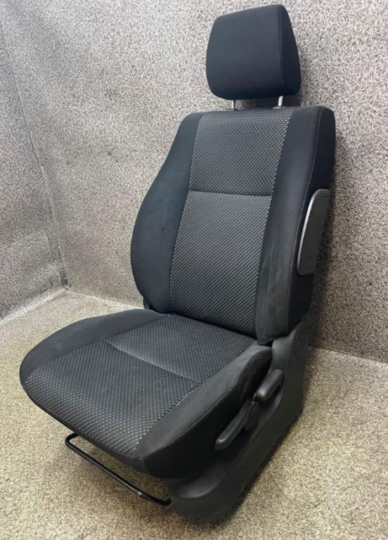 Suzuki Grand Vitara II 2005-2014 hatchback 1.6 16v petrol MT 78 kW 2008  Sedadlo predné ľavé vyhrievane