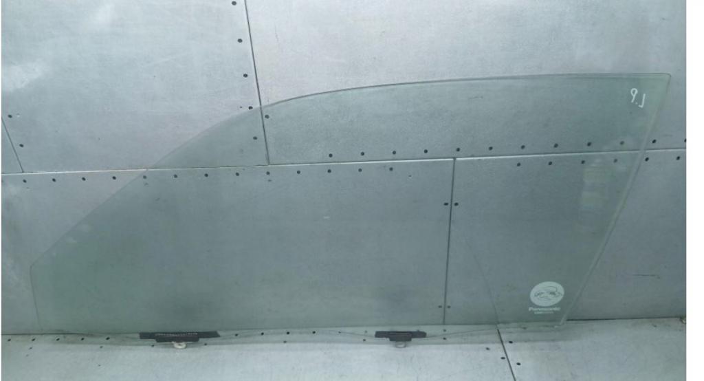 Toyota Corolla E11 1997-2002 hatchback 1.4 16v petrol MT 63 kW 1998  Sklo predných ľavých dverí