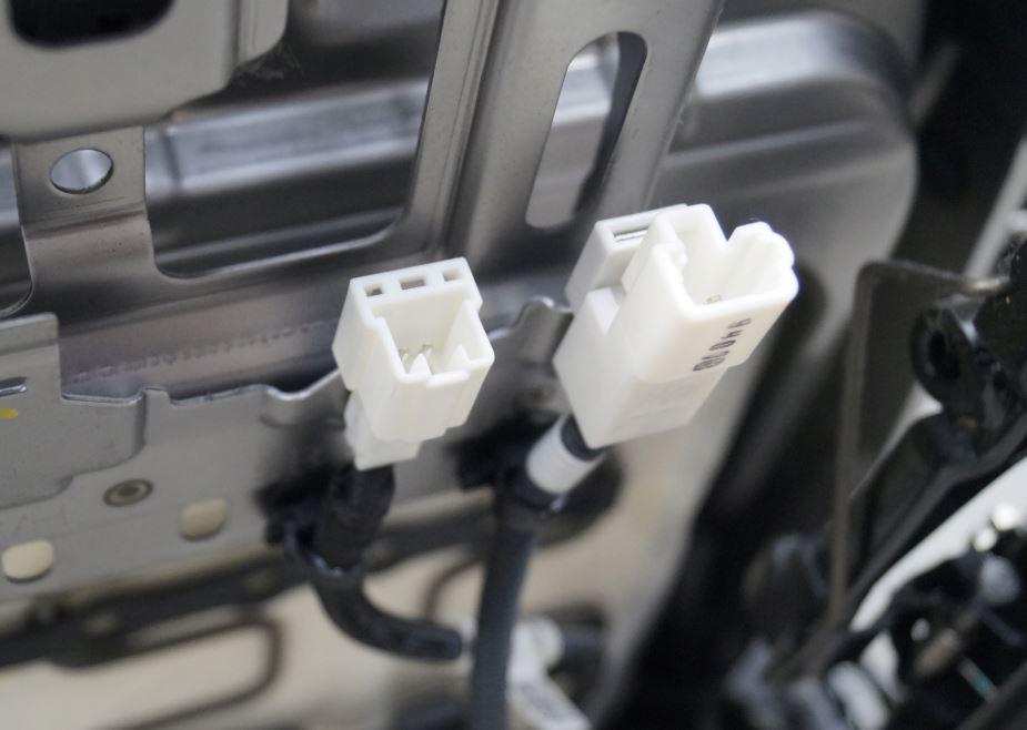 Kia Stonic 2017- hatchback 1.2 16v petrol MT 61.8 kW 2020  Sedadlo predné pravé