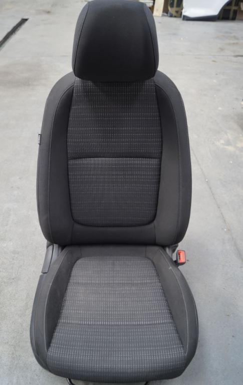 Kia Stonic 2017- hatchback 1.2 16v petrol MT 61.8 kW 2020  Sedadlo predné pravé