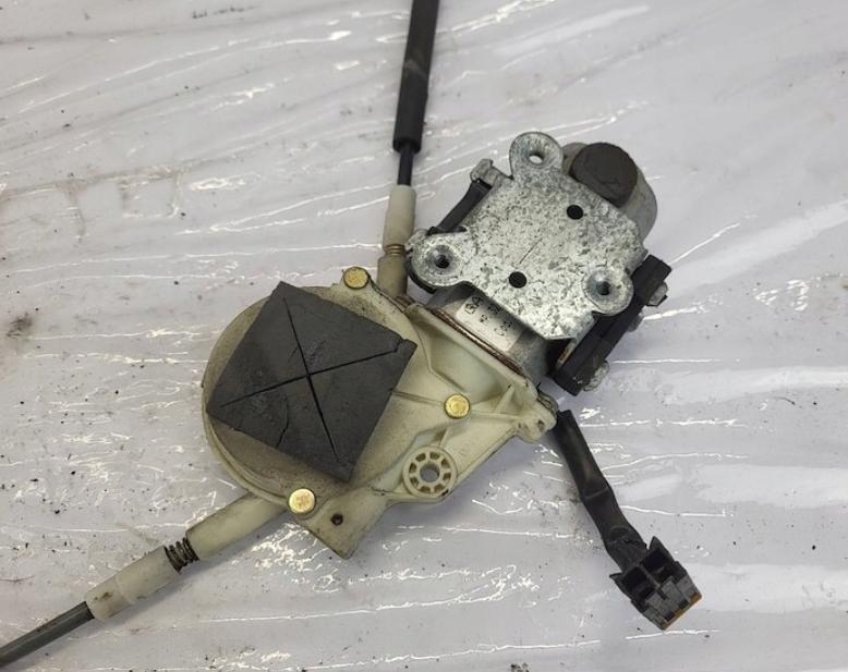 Nissan Terrano II 1992-2006 hatchback 2.4 12v petrol 91 kW 1995  Mechanizmus sťahovania okna predný ľavý