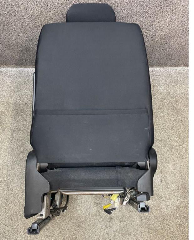 Suzuki Grand Vitara II 2005-2014 hatchback 1.6 16v petrol MT 78 kW 2008  Sedadlo predné ľavé vyhrievane