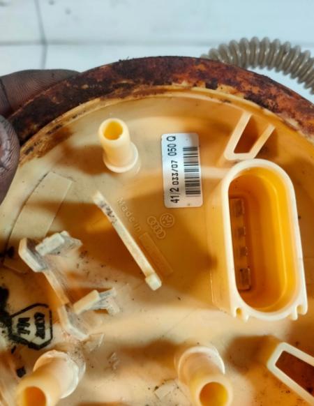 Audi A4 B7 2004-2008 combi 3.0 TDI diesel AT 171 kW 2006  Palivové čerpadlo 8E0919050Q