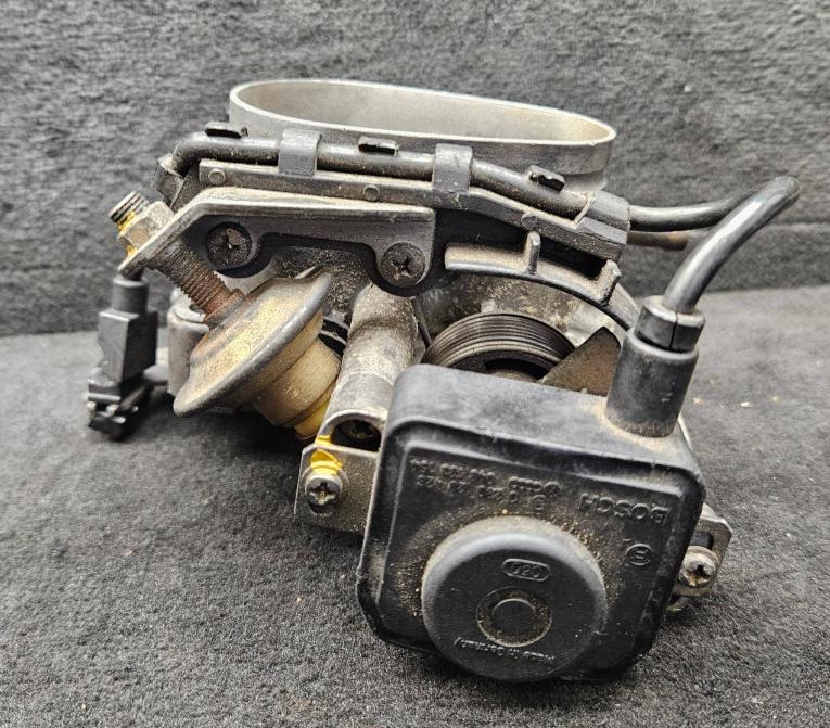 Audi 80 90 100 Škrtiaca klapka 048133154 0280120426