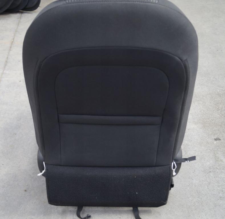 Kia Stonic 2017- hatchback 1.2 16v petrol MT 61.8 kW 2020  Sedadlo predné pravé