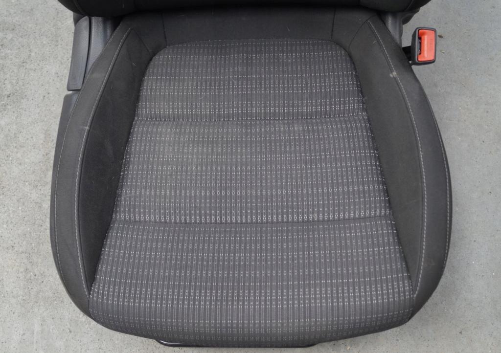 Kia Stonic 2017- hatchback 1.2 16v petrol MT 61.8 kW 2020  Sedadlo predné pravé