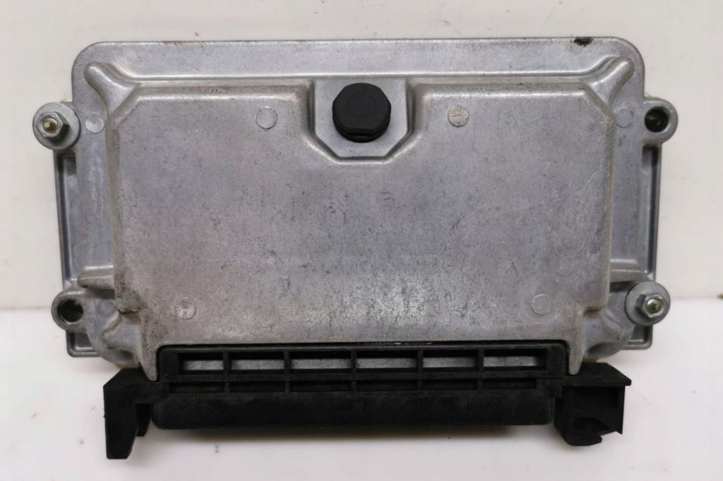 Peugeot 306 hatchback 1.4 petrol MT 55 kW 1995  Riadiaca jednotka motora 9630985380 0261204494