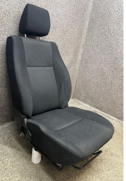 Suzuki Grand Vitara II 2005-2014 hatchback 1.6 16v petrol MT 78 kW 2008  Sedadlo predné ľavé vyhrievane