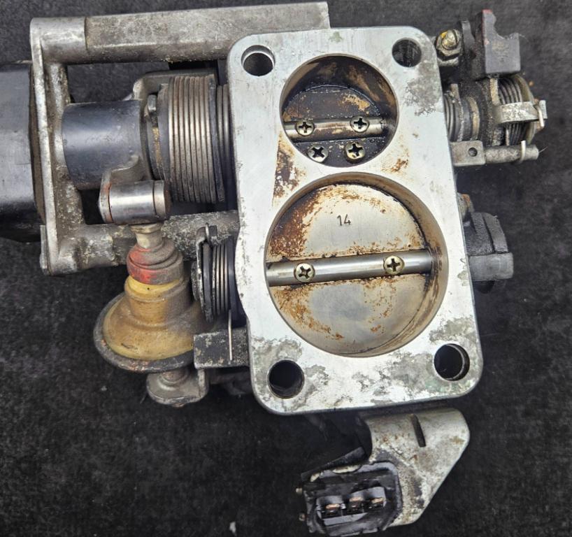 Audi 80 90 100 Škrtiaca klapka 048133154 0280120426