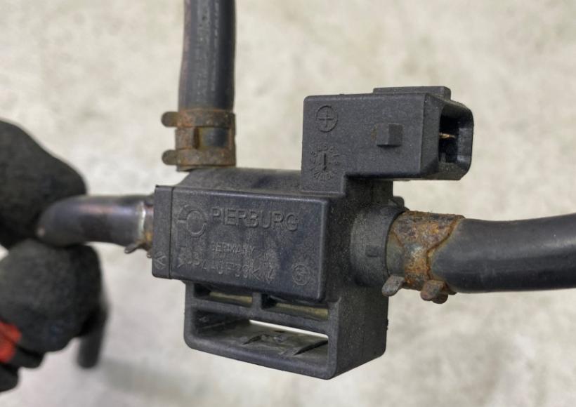 Ford C-Max II 2010-2019 hatchback 1.6  petrol MT 110 kW 2012  Podtlakový ventil 70316304