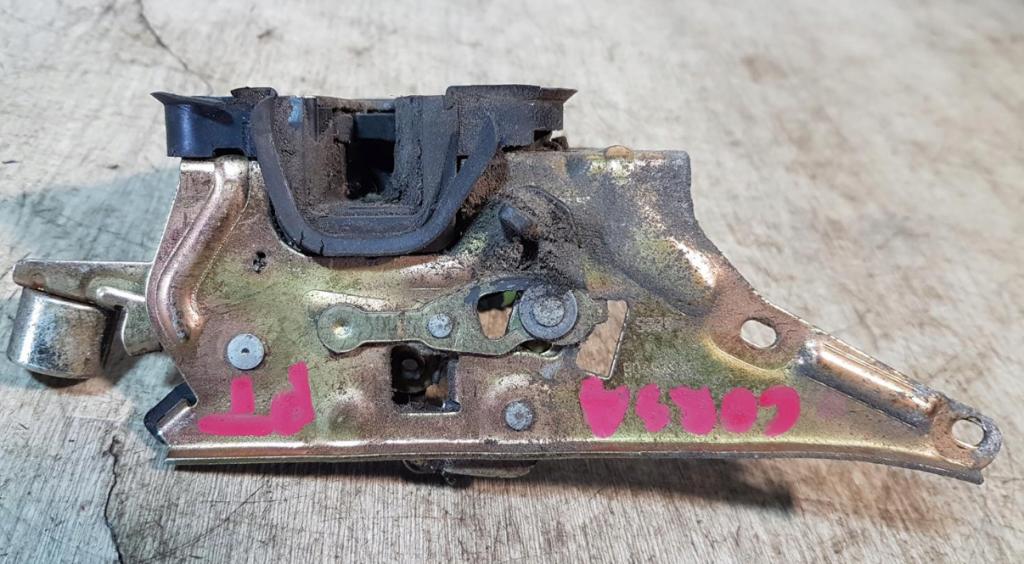 Opel Corsa B 1993-1999 hatchback 1.0 12v petrol MT 40 kW 1999  Zámok dverí zadný pravý 90494880