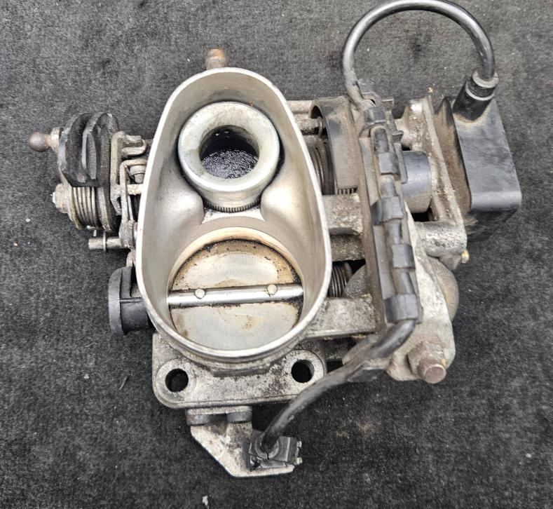 Audi 80 90 100 Škrtiaca klapka 048133154 0280120426