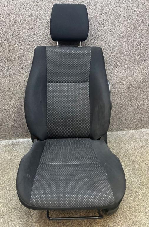 Suzuki Grand Vitara II 2005-2014 hatchback 1.6 16v petrol MT 78 kW 2008  Sedadlo predné ľavé vyhrievane