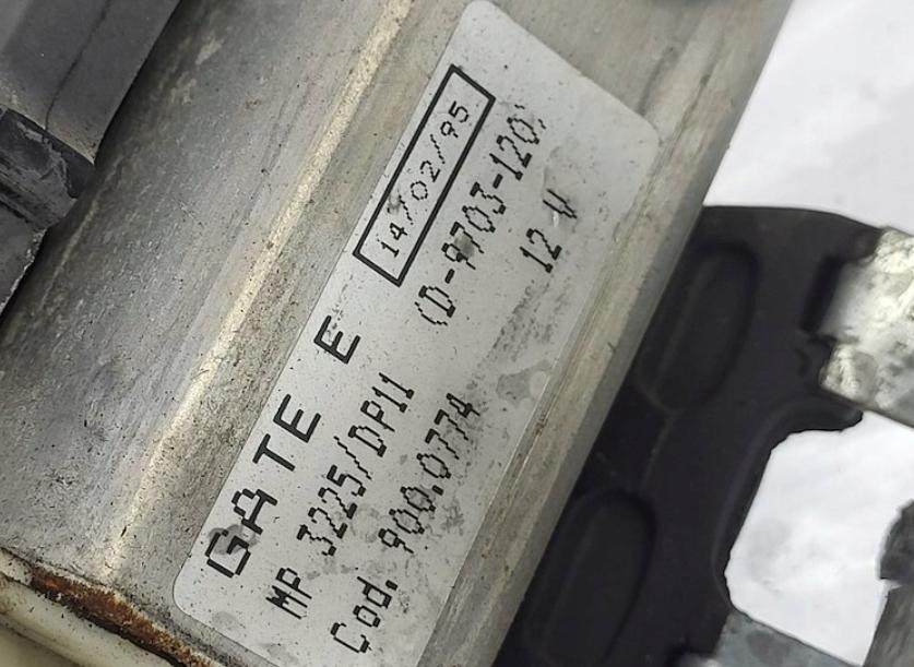 Nissan Terrano II 1992-2006 hatchback 2.4 12v petrol 91 kW 1995  Mechanizmus sťahovania okna predný ľavý