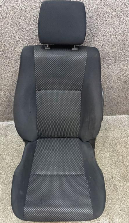Suzuki Grand Vitara II 2005-2014 hatchback 1.6 16v petrol MT 78 kW 2008  Sedadlo predné ľavé vyhrievane