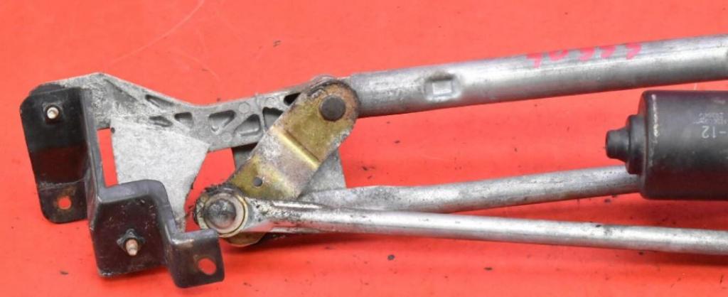 Nissan Primera P12 2001-2007 sedan 1.8 16v petrol MT 85 kW 2003  Mechanizmus stieračov predný 28810AU310