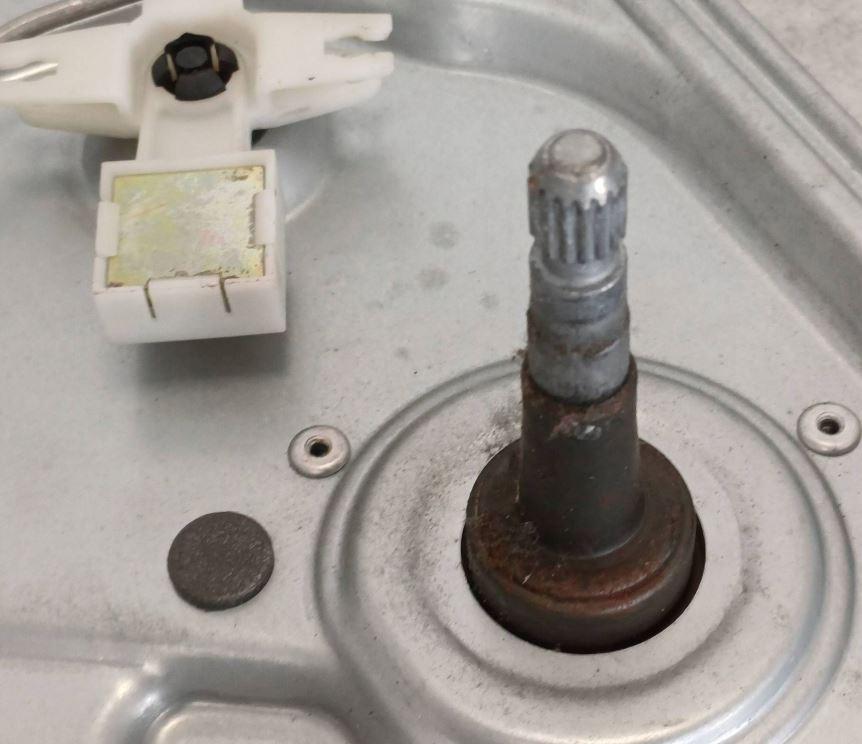 Skoda Fabia I 1999-2007 sedan 1.2 12v petrol MT 47 kW 2003  Mechanizmus sťahovania okna zadný ľavý 6Y0839755B