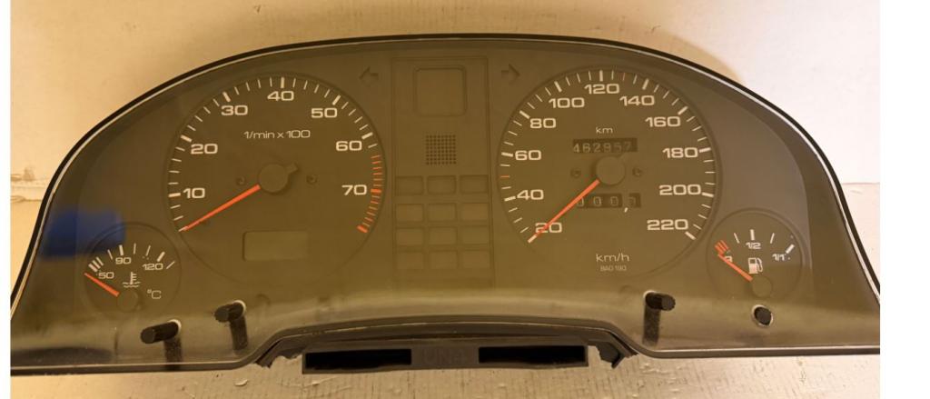 Audi 80 B4 1991-1995 combi 2.0 petrol MT 66 kW 1995  Prístrojová doska 8A0919033CA