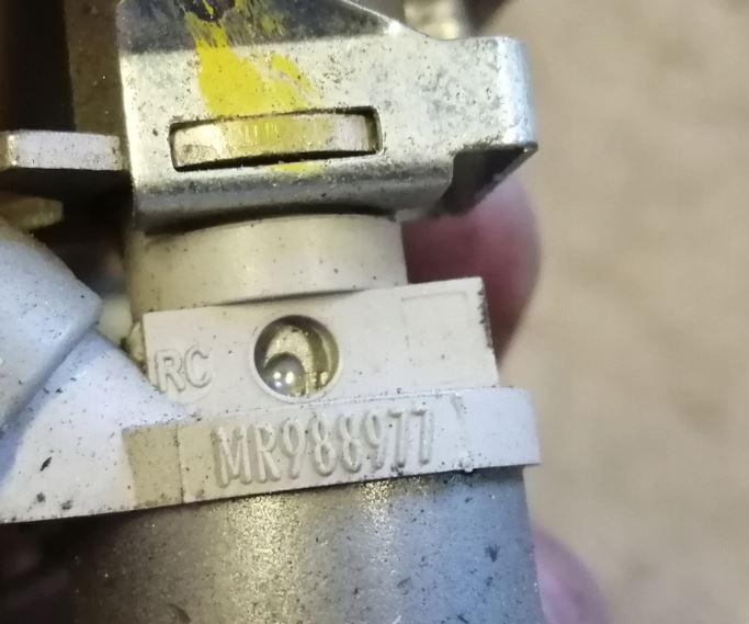 Mitsubishi Colt Z30 VI 2004-2012 hatchback 1.1 12v petrol MT 55 kW 2009  Vstrekovacia lišta MR988977