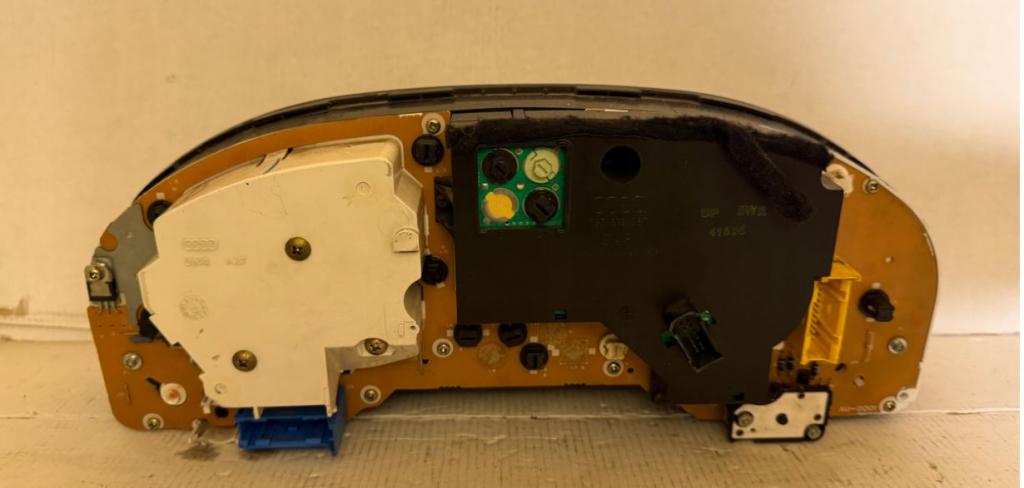 Audi 80 B4 1991-1995 combi 2.0 petrol MT 66 kW 1995  Prístrojová doska 8A0919033CA