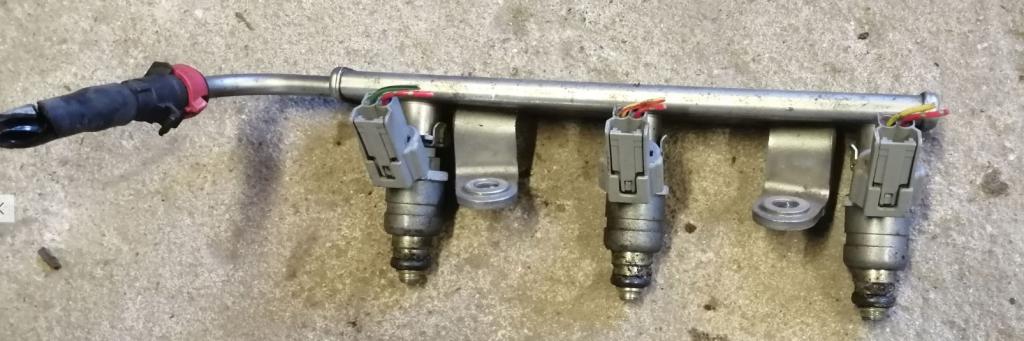 Mitsubishi Colt Z30 VI 2004-2012 hatchback 1.1 12v petrol MT 55 kW 2009  Vstrekovacia lišta MR988977