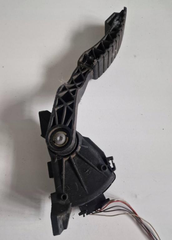 Renault Laguna II 2001-2007 hatchback 1.9 DCI diesel 2006  Potenciometer plynového pedálu 8200003392