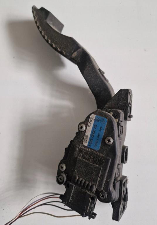 Renault Laguna II 2001-2007 hatchback 1.9 DCI diesel 2006  Potenciometer plynového pedálu 8200003392