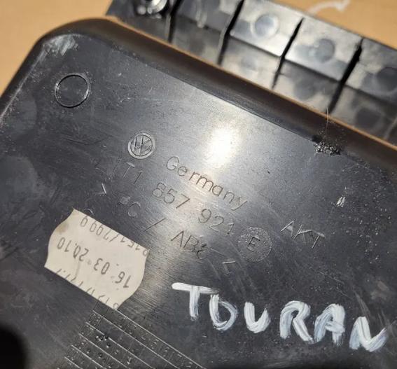 Volkswagen Touran I 2003-2015 hatchback 1.4 TSI petrol MT 103 kW 2013  Priehradka (kastlík) 1T1857921E